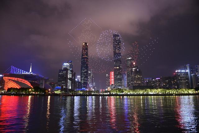 广州塔上演千架无人机表演 庆祝农民丰收节休闲区蓝鸢梦想 - Www.slyday.coM