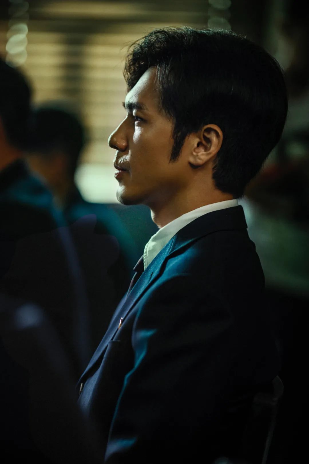 沉默的真相中检察官江阳的制服穿错了吗