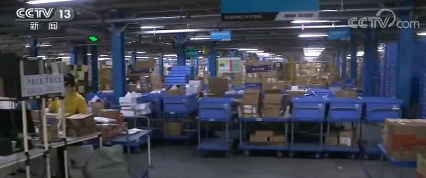 我国六成以上电商快件不再二次包装 “瘦身”胶带封装比例达83.8%