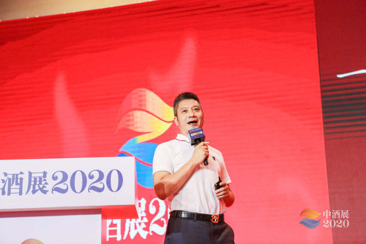 仁怀颁发两大酱酒荣誉称号夜郎古酒业董事长余方强荣获中国酒都酱香酒