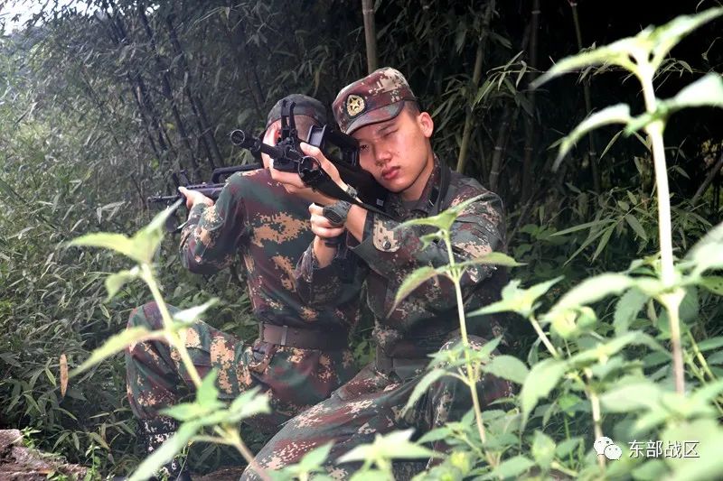 硝烟四起直击东风快递小哥的野外较量