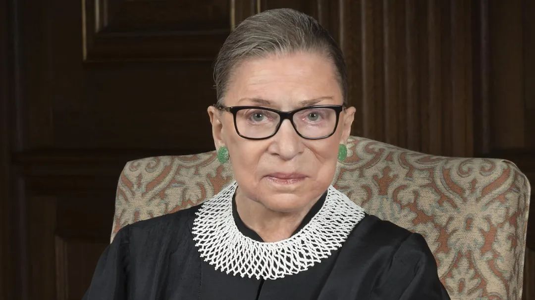 ▲鲁思·拜德·金斯伯格（Ruth Bader Ginsburg，1933 年 3 月 15 日 - 2020 年 9 月 18 日），曾任美国最高法院大法官。