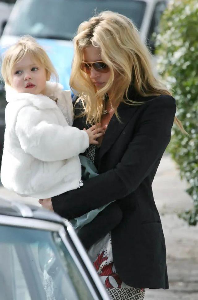 海报库又一个星二代蓄势待发这回是katemoss的女儿