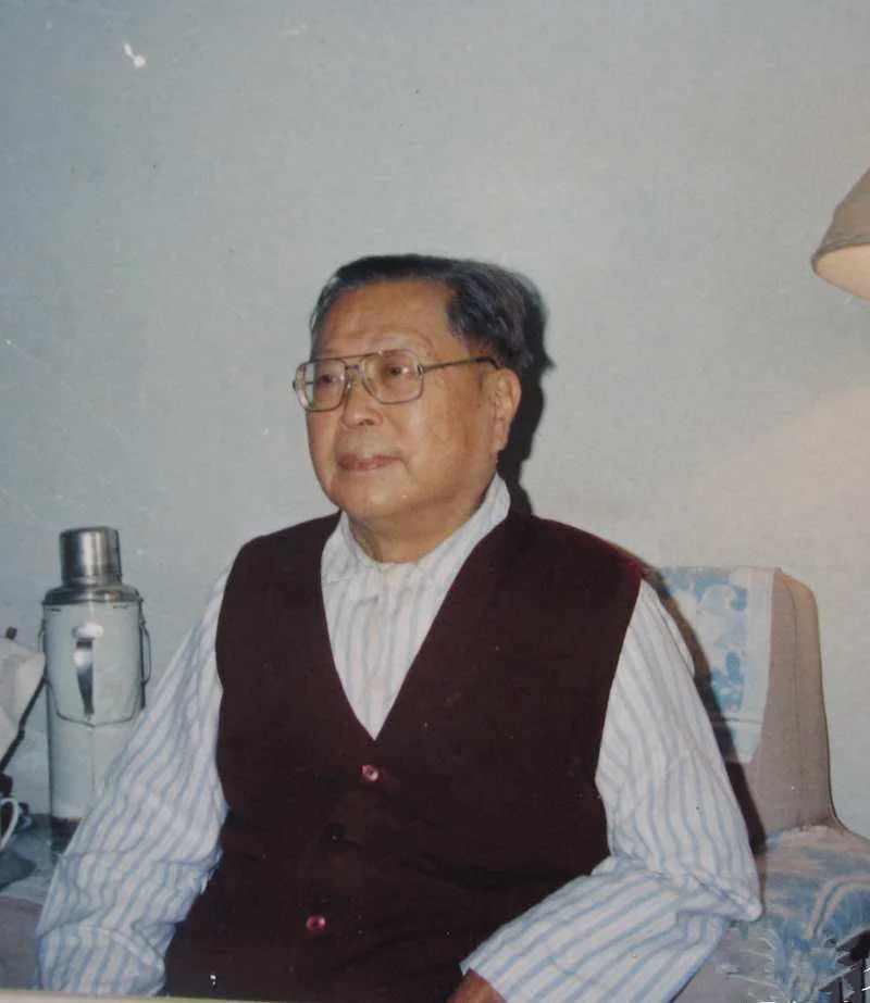 晚年曹禺1979年12月,他与相识三十余年的著名京剧演员李玉茹喜结连理.