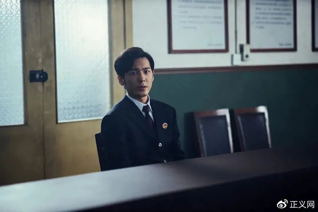 沉默的真相 中 检察官制服穿错了吗 临汾 检察院 江阳 新浪新闻 沉默的真相 中 检察官制服穿错了吗 临汾 检察院 江阳 新浪新闻