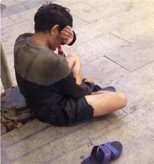 华强北山寨手机王子曾身家上亿风光无限如今痴傻流落街头