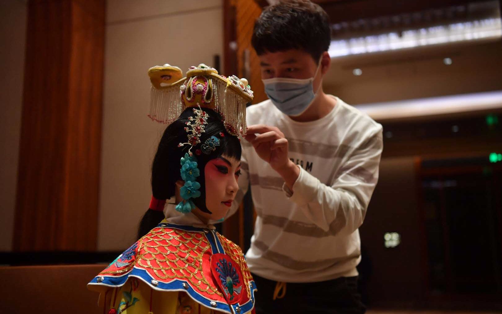新京报快讯(记者 吴婷婷)今天(9月24日),京剧少女赵梓言,豫剧爱哼者