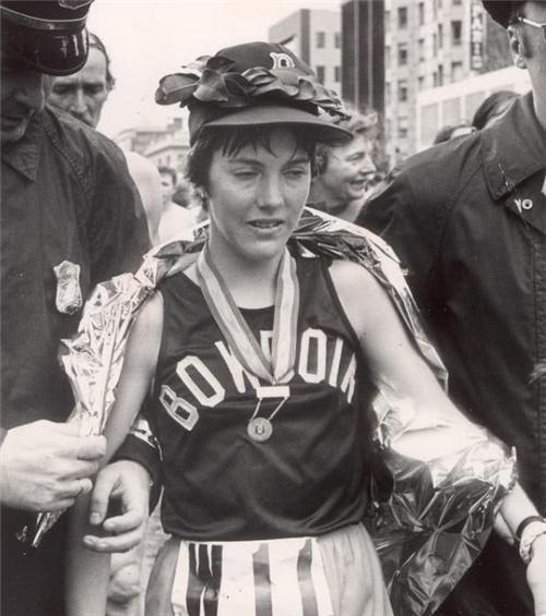 到终点大气都不喘,调查员:她是坐地铁来的|雅典|罗茜|马拉松_新浪新闻