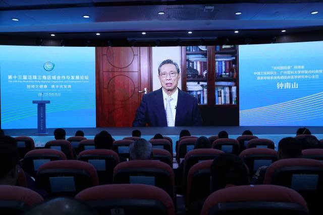 钟南山：中国患病率比美国低77倍，死亡率低44倍