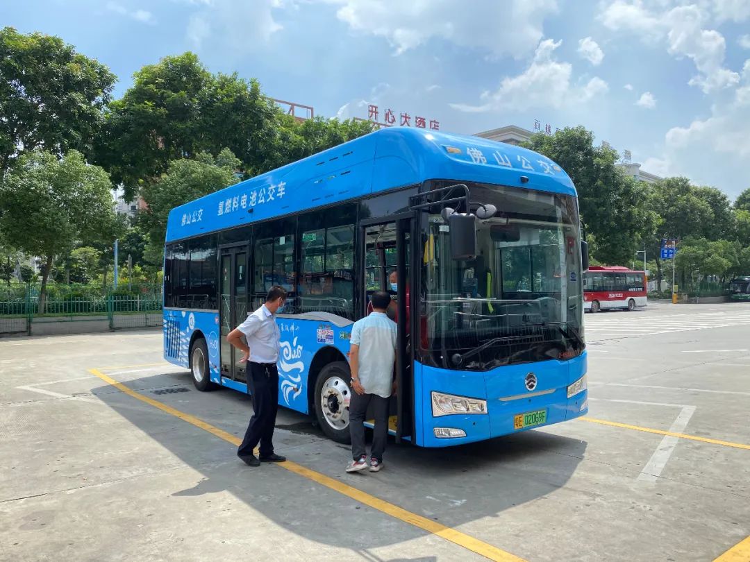 西樵投入使用氢能源公交车,15位"5a公交驾驶员"获表彰
