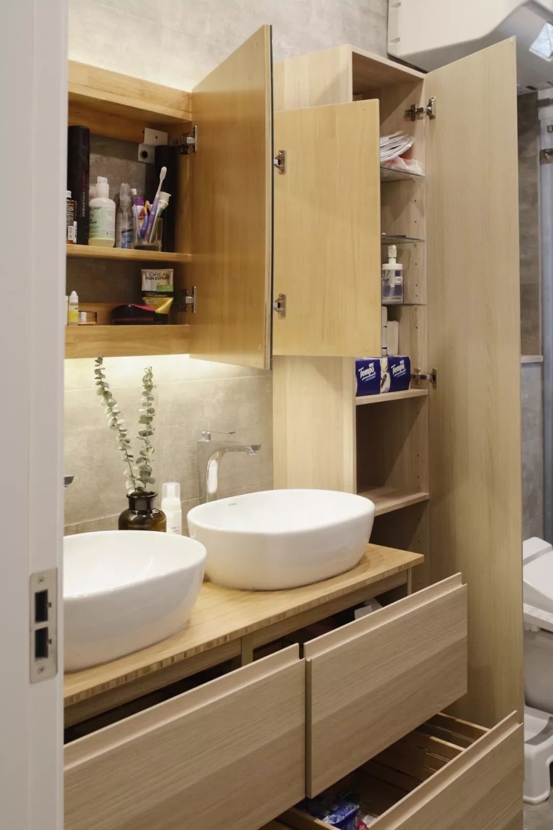 卫生间就一洗漱柜太小了 在旁边打一排高柜|高柜|卫生间|柜子_新浪