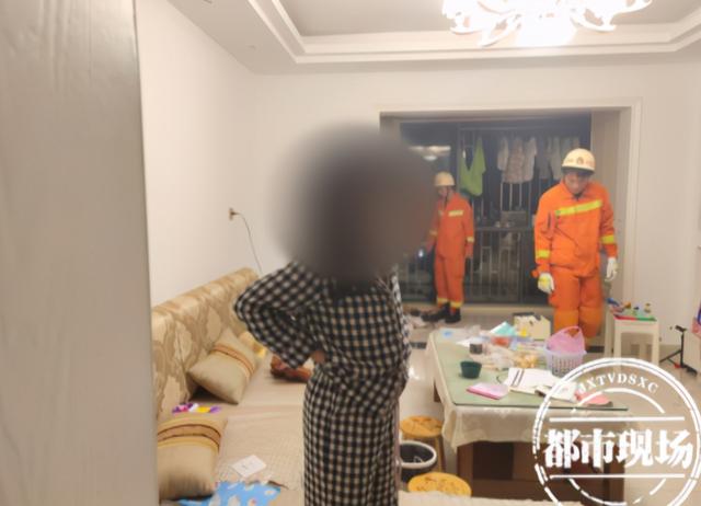 夫妻吵架后母亲携女烧炭自杀，孩子被救起后，竟以为妈妈在做饭休闲区蓝鸢梦想 - Www.slyday.coM