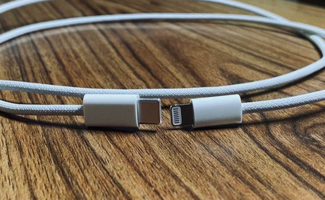 ciphone12标配数据线曝光依旧闪电口