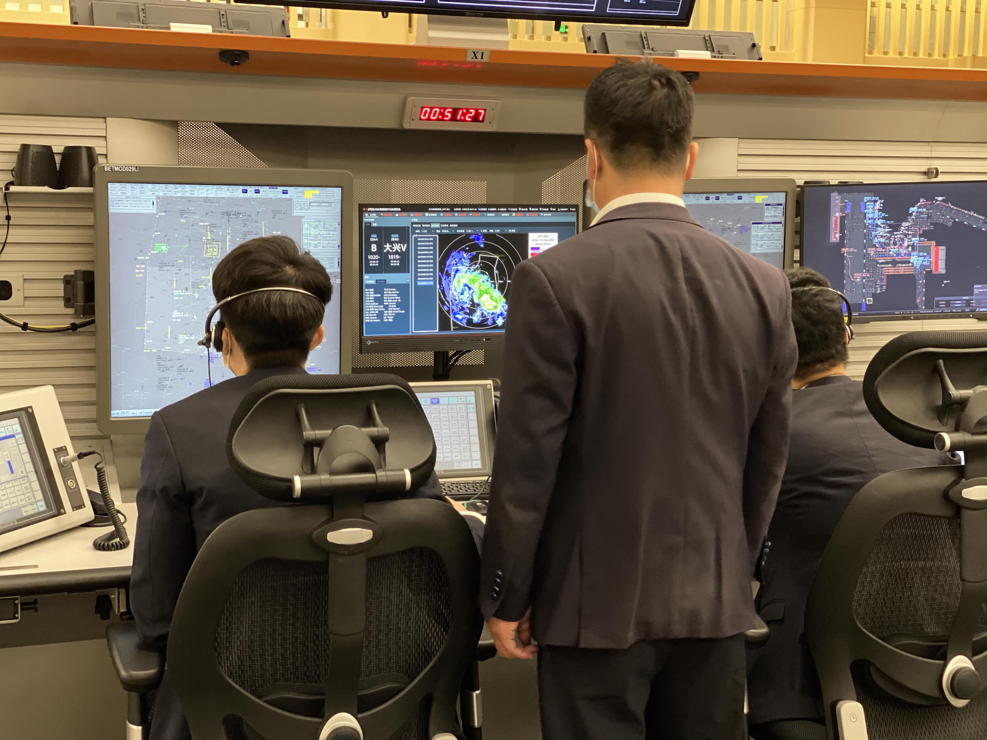 图为华北空管局空管中心终端管制室 摄影李浩淼