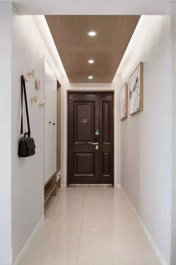 走廊玄关空间小,如何吊顶显自然?