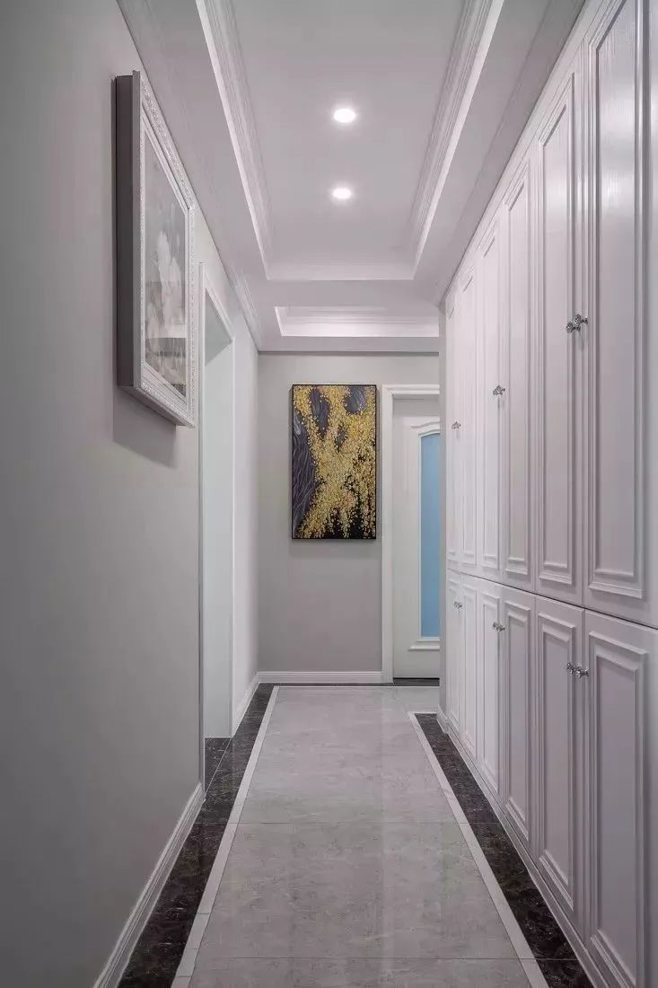 走廊玄关空间小,如何吊顶显自然?