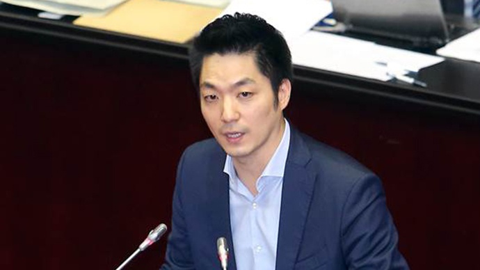 台北市长选举民调变动 蒋介石曾孙蒋万安从落后转为领先 手机新浪网