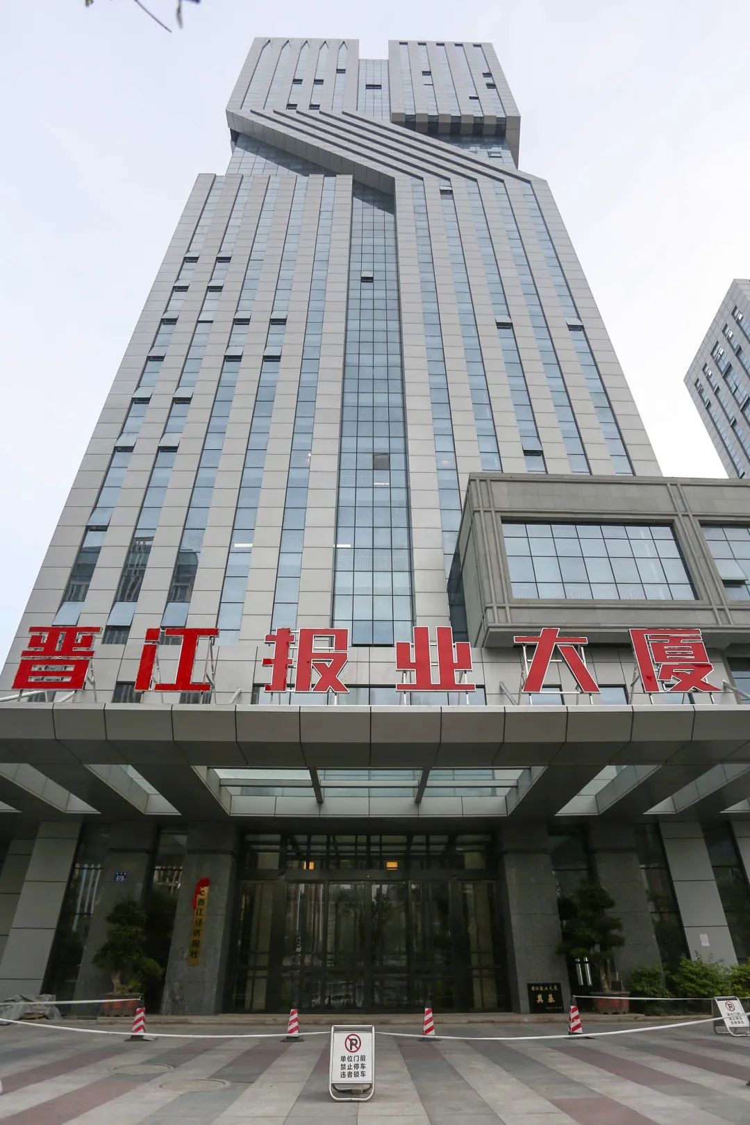 这里体验创作快乐你可以在抖音 视频号这里放飞奇思妙想你可以在官微