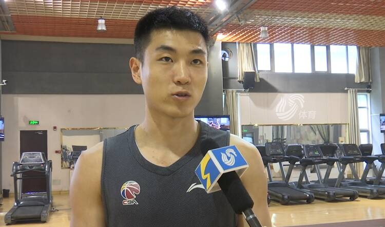 高诗岩随队训练!新赛季他在山东男篮有了新目标