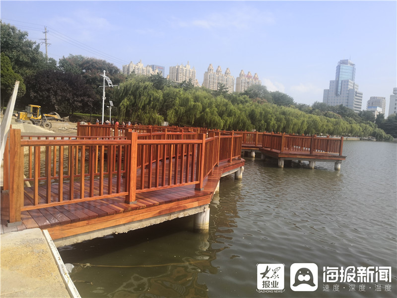 烟台南山公园人工湖新增亲水平台 将于国庆假期正式开放