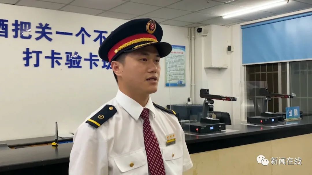 监控画面吓人！2小孩为拍短视频逼停动车30分钟
