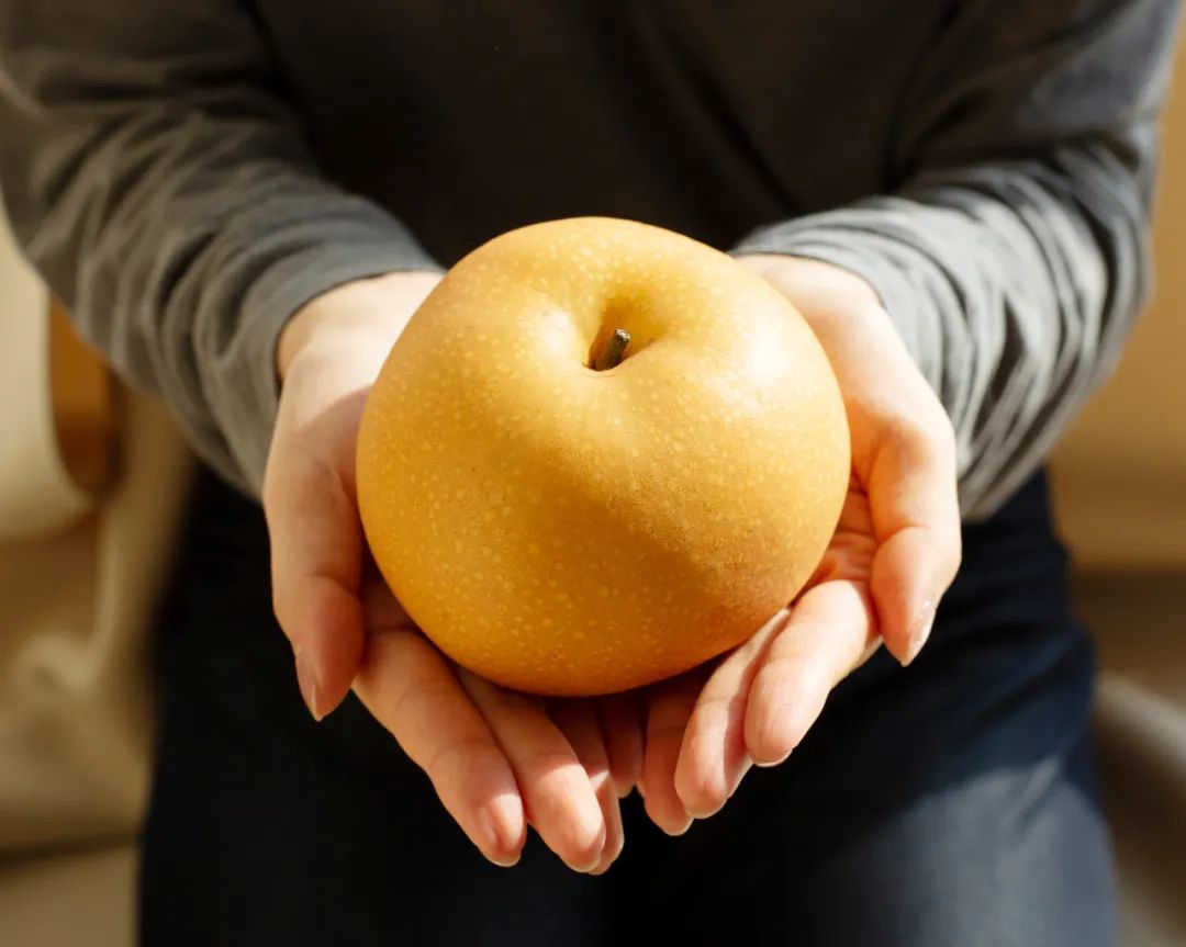 这哪是在吃梨,这分明就是在喝梨!