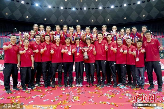 资料图：2019年女排世界杯，中国女排以全胜战绩卫冕成功。