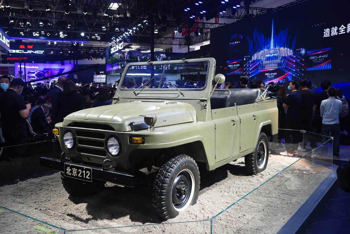 发布了定位为城市suv的首款奇数系列车型bj30,并带来bj212,2020款bj80