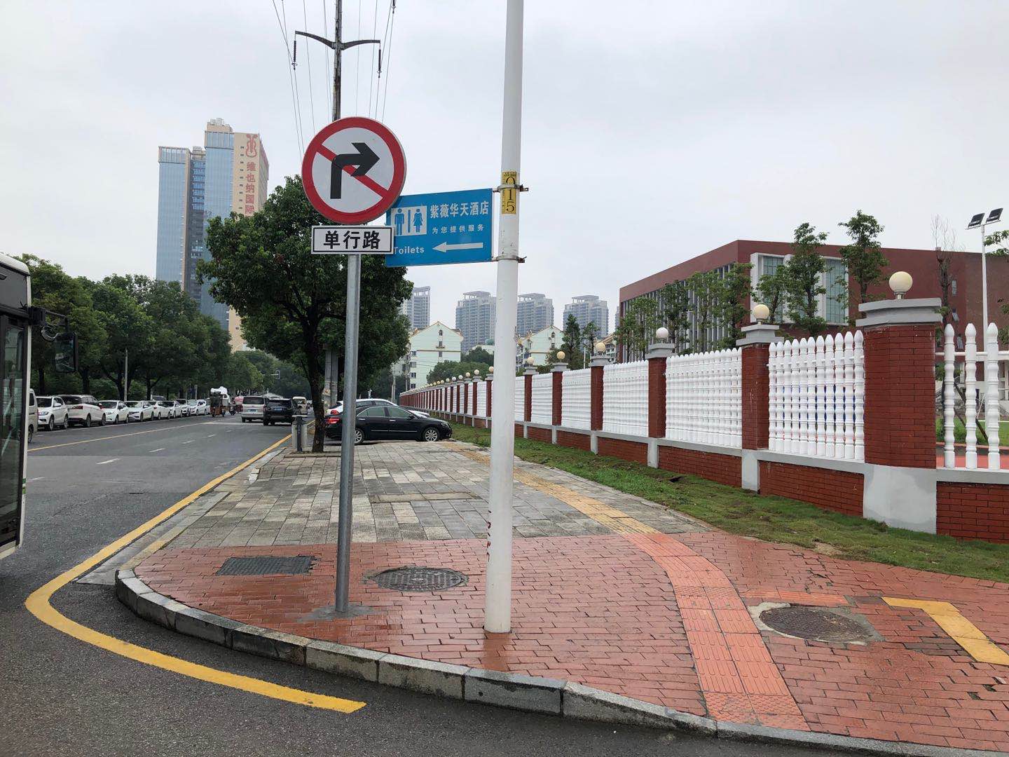 长沙市一中双语实验学校前支路设置单行线