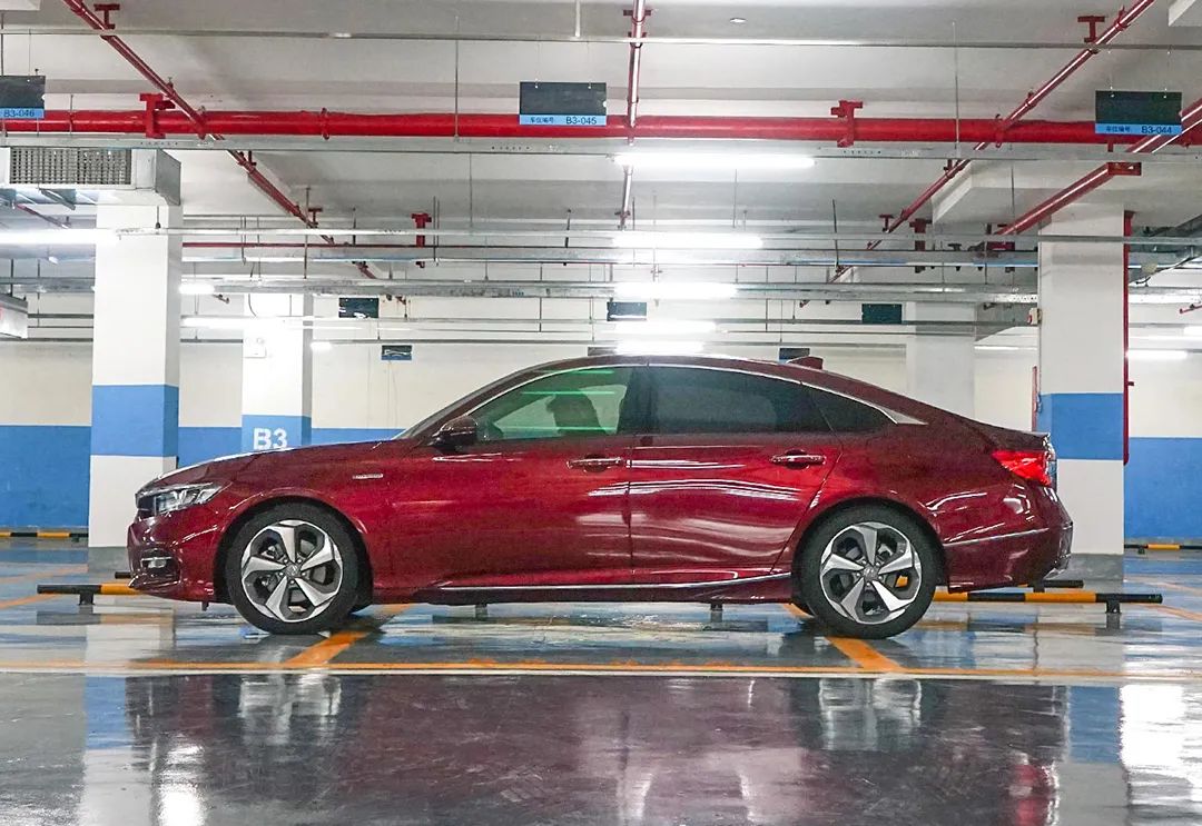 月薪1万想买十代雅阁 请问能入手吗？