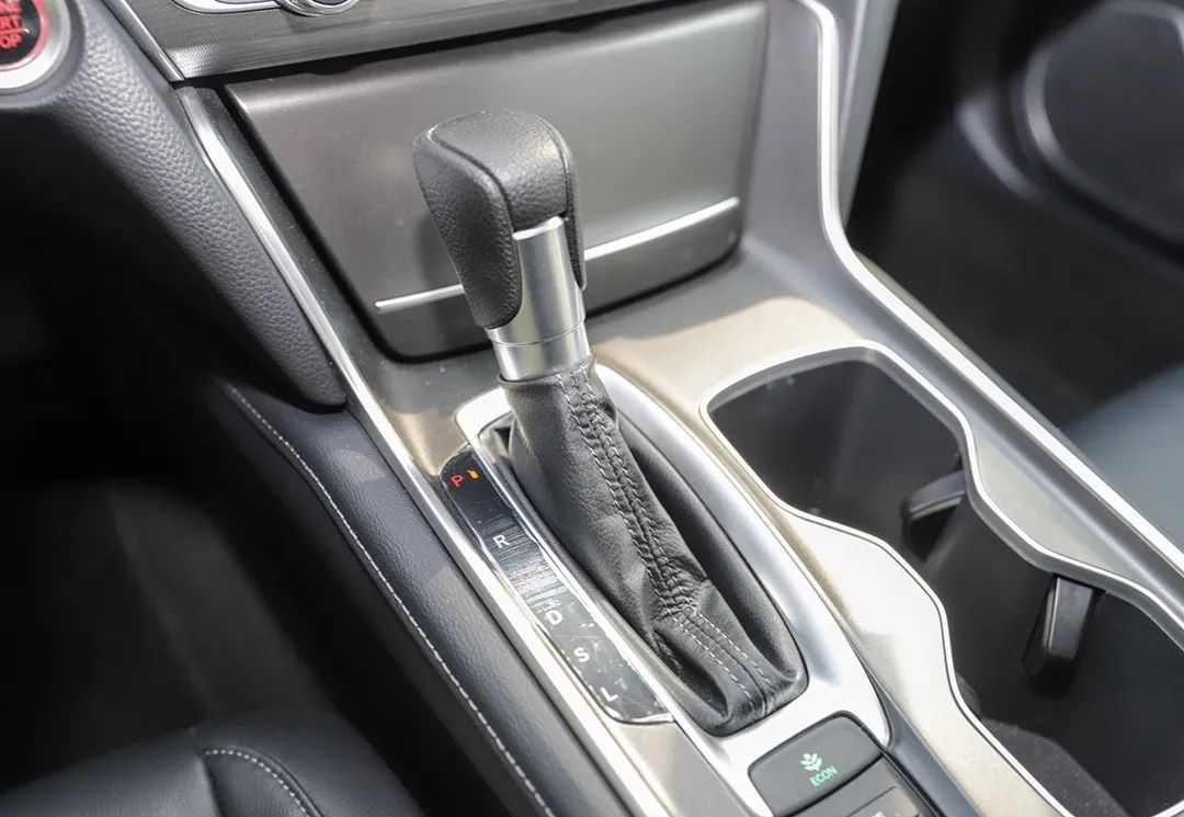 月薪1万想买十代雅阁 请问能入手吗？