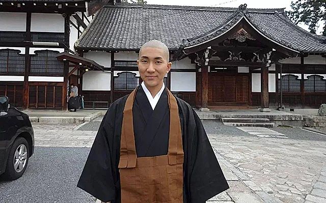 这样的收入水平,还是永远不会失业的"铁饭碗",日本和尚受到女性青睐也