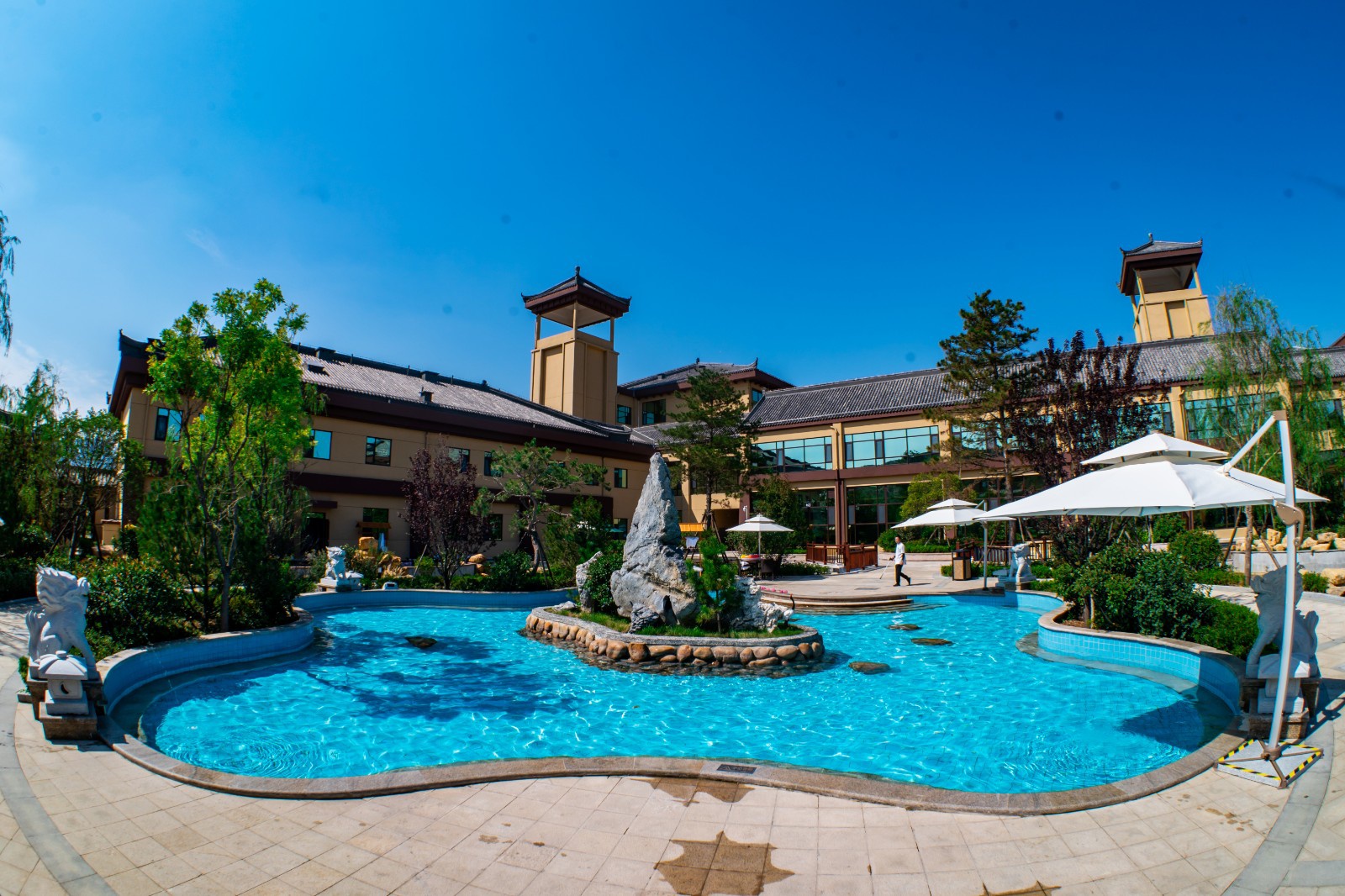 诗与远方云上见丨走进昆龙温泉一池仙泉仙雾缥缈