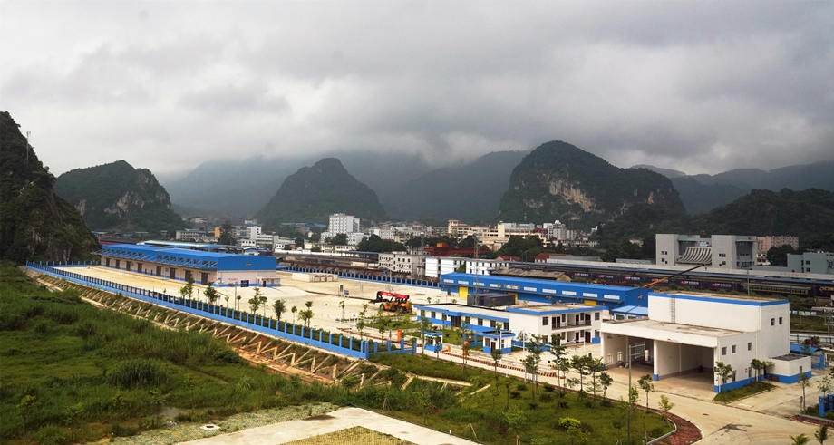 凭祥口岸物流中心.中国网发 谢世江/摄