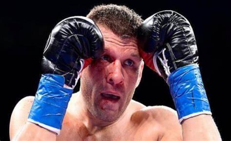 大查洛发威!让挑战者挂彩,成功卫冕wbc中量级世界拳王头衔