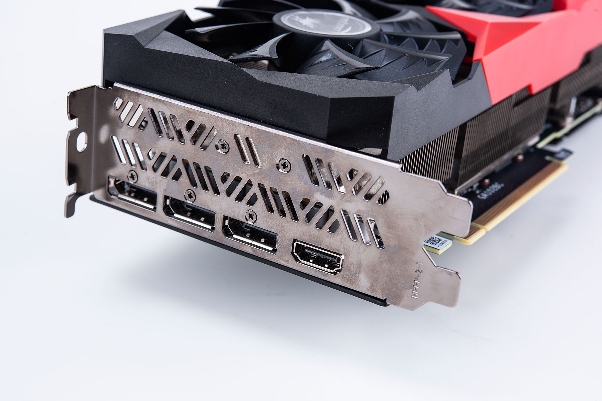 接口方面,这款显卡提供了3个dp接口和1个hdmi2.