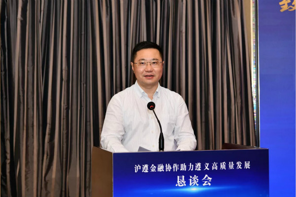 图说:遵义市委副书记,市长黄伟.