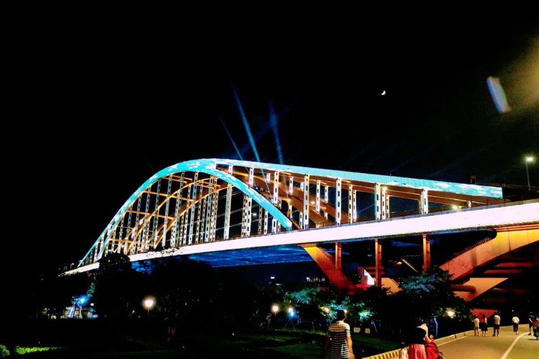 东平河岸夜色璀璨流光溢彩三龙湾游船夜景抢先看