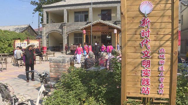 菏泽市单县北城办事处三官庙村举办"迎国庆,庆中秋"孝善敬老饺子宴