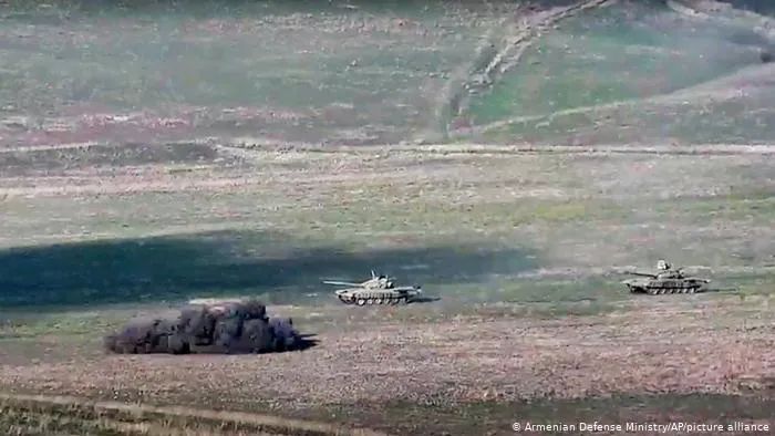 亚美尼亚也发布照片，表示己方坦克击毁了阿方坦克。