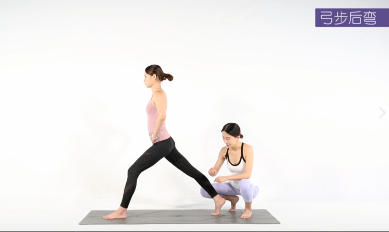曲腿十次,深度拉伸腹股沟,促进淋巴排毒,还能加强核心力