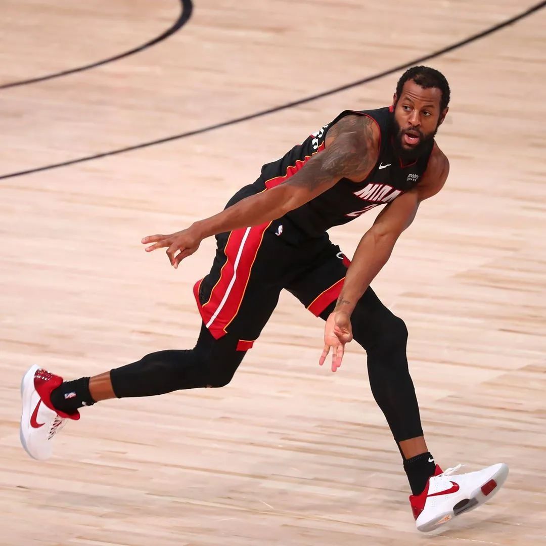 阿德巴约高光表现成获胜功臣今日球鞋上脚