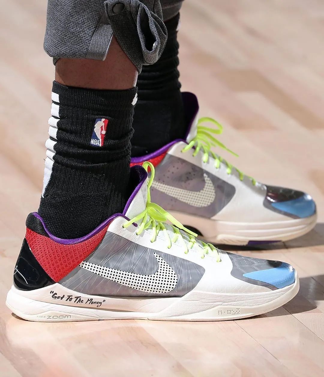 阿德巴约高光表现成获胜功臣今日球鞋上脚