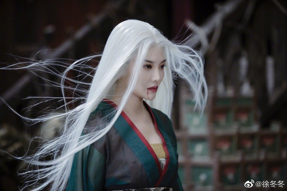 徐冬冬晒古装造型02自称史上最肥最凶的白发魔女