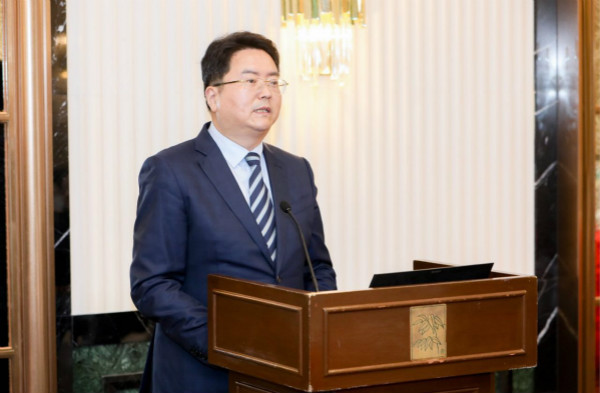 图说:与会人士探讨上海国际金融中心建设丰硕成果和法治保障前沿等法律问题。
