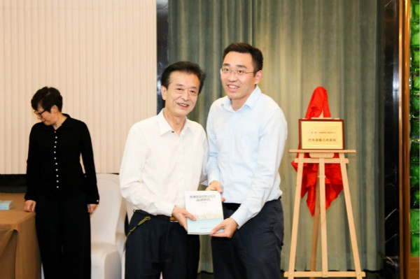 图说:一带一路”法律研究与服务中心古巴站、白俄罗斯站及巴布亚新几内亚站启幕。