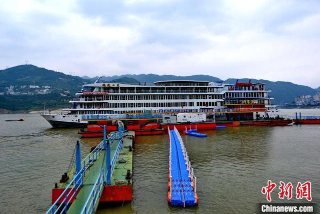 长江巴东岩背旅游码头岸电项目投运