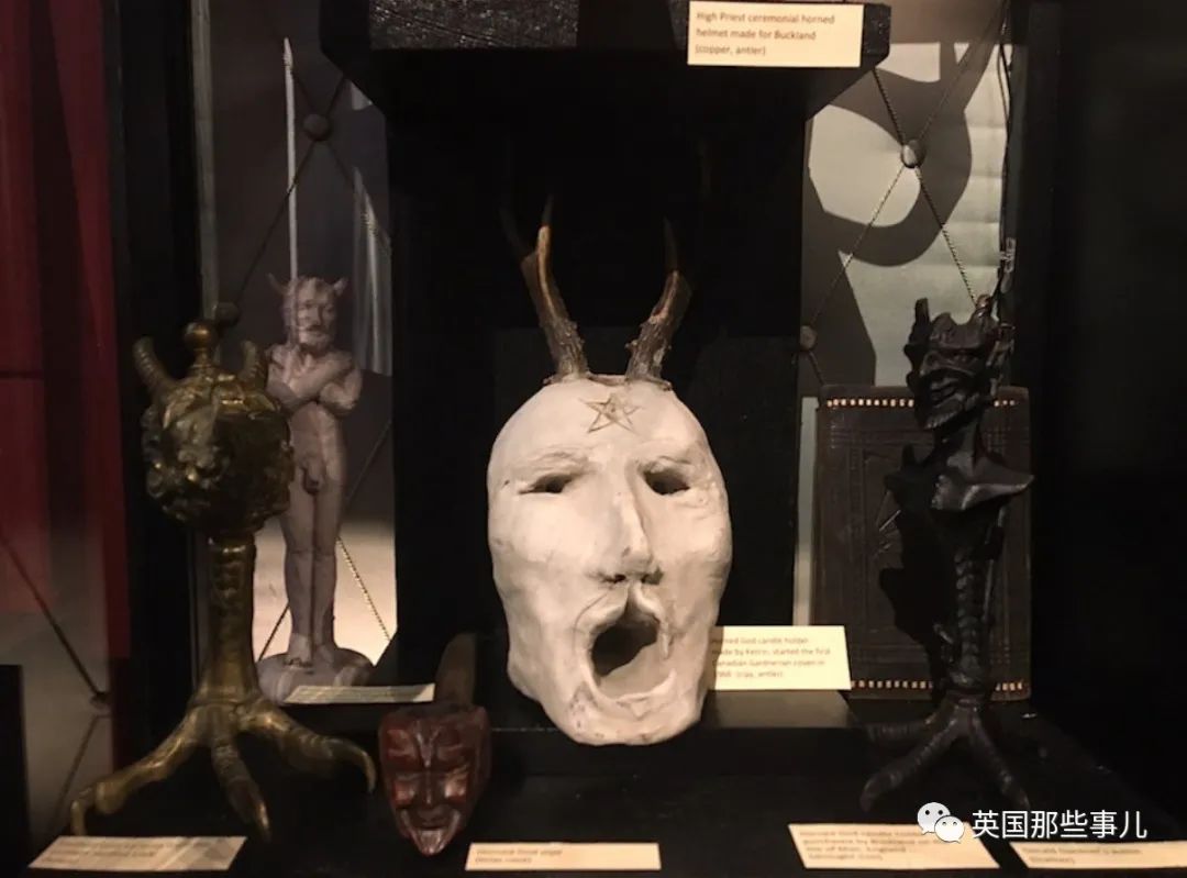 魔杖,水晶球,灵异照,还有黑猫!这家诡异的博物馆画风太有趣了!