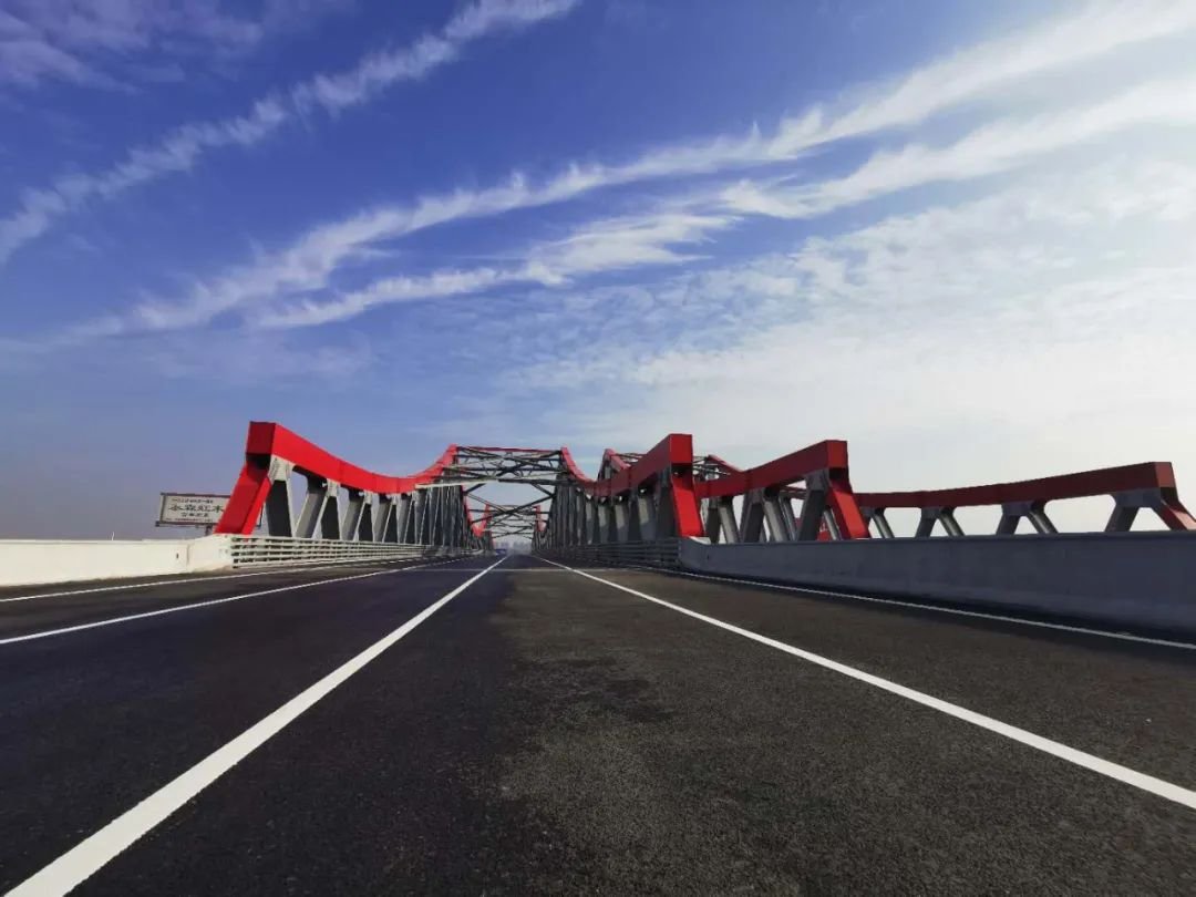 引江济淮中派河大桥改建工程,由安徽省交通控股集团代建的历经15个月