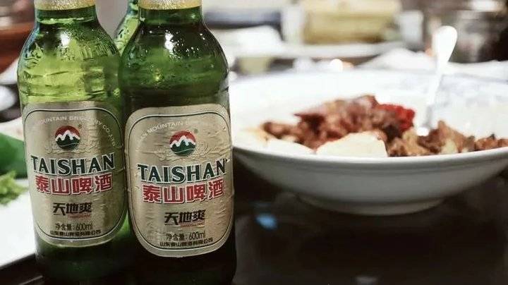 以及品牌理念从山到水的转变,在2009年顺势推出了"泰山啤酒·天地爽"